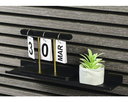 Dekorativ hylla med evighetskalender och konstgjord växt