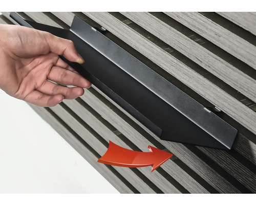 Montering av en väggpanelremsa