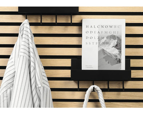 Vägghängare med krokar och hylla för jackor och tillbehör