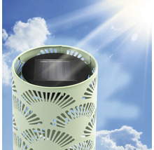 Dekorativ solarlampa med perforerat mönster för utomhusbruk.