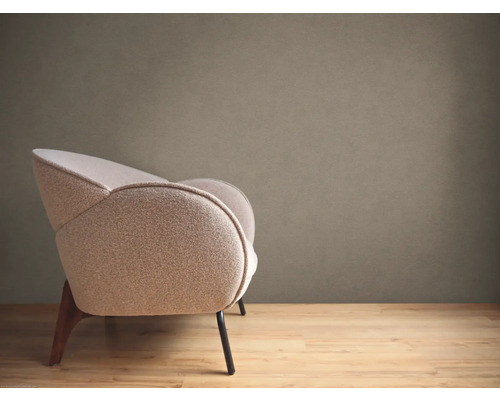 Beige soffa med träben på trägolv