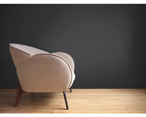 Stoppad fåtölj med träben