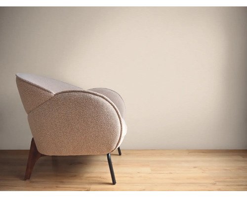 Beige soffa med träben