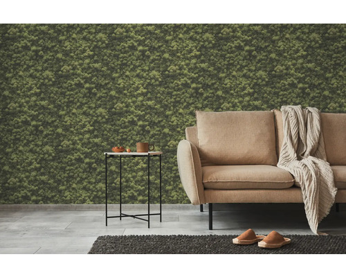Vardagsrum med mosstapet, soffa och sidobord