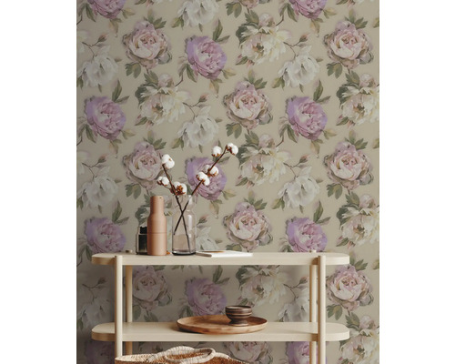 Tapet med blommönster i ett vardagsrum