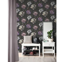 Entré med blommig tapet, bänk med skohylla och spegel