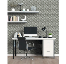 Arbetsrum med skrivbord, skrivbordsstol och väggpaneler med geometrisk design