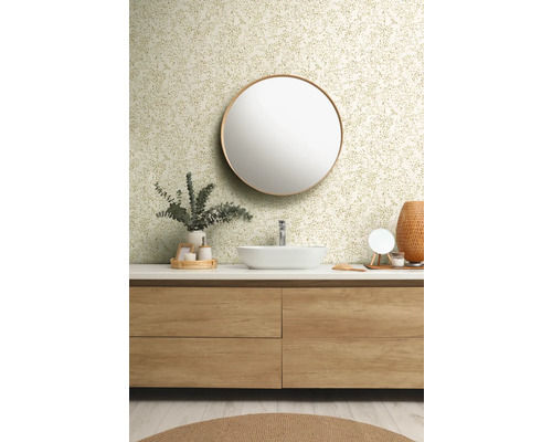 Badrum med tvättställsskåp, rund spegel och blommig tapet