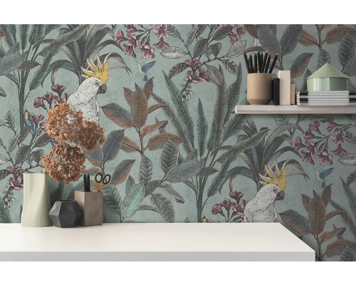 Tapet med växter, blommor och fåglar samt kakaduor i tropisk stil