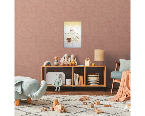 Barnrum med trähylsa, leksaker och väggmålning