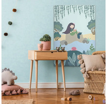 Barnrum med träbyrå och väggbild av en sjöjungfru