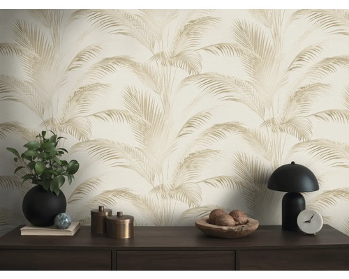 Interiör med en vägg med palmdesign