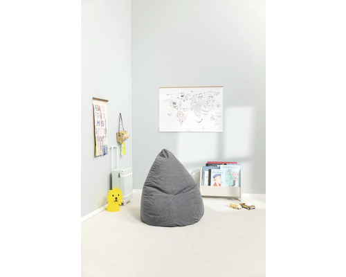 Barnrum med grå sittsäck, världskarta och leksaker