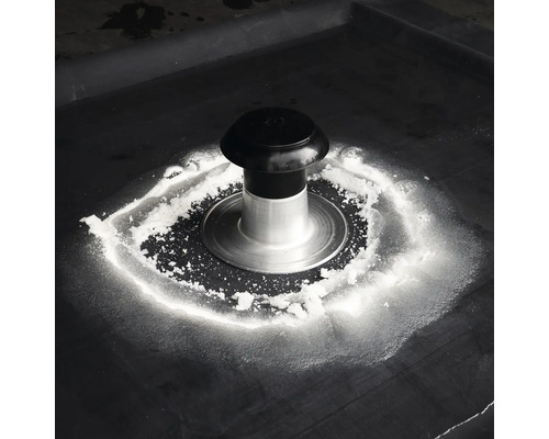 Takfläkt med tätning på en takyta