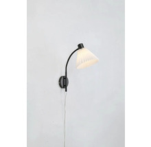 Vägglampa med papperslampskärm