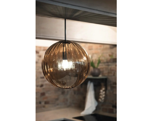 Pendellampa med sfärisk glasskärm