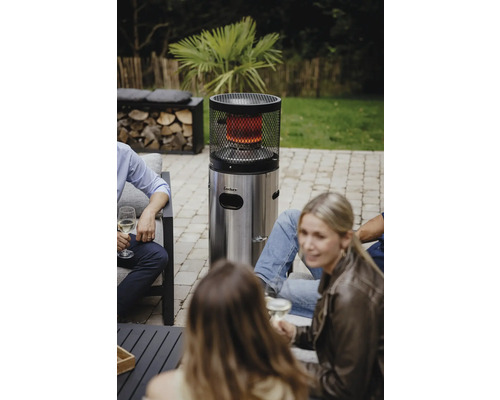 Bild av en Enders gasolvärmare i en trevlig miljö i trädgården.