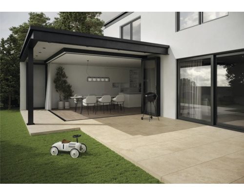 Uteplats med terrass, grill och öppen planlösning