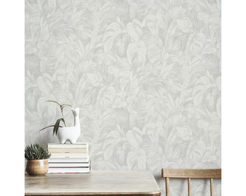 Tapet med bladmotiv i rummet