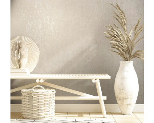 Dekorativ inredning med bänk, vas, korg och ornament