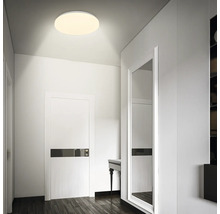 Hall med rund taklampa