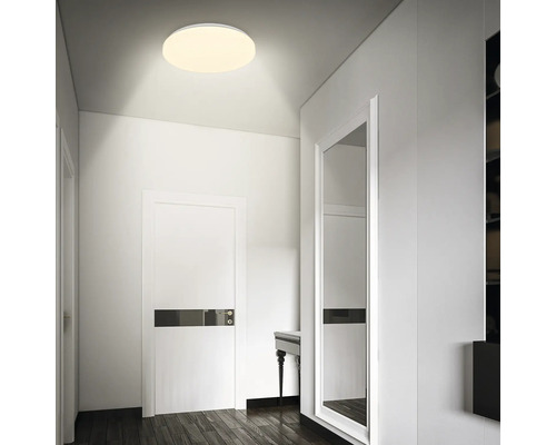 Hall med rund taklampa