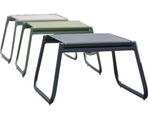 Flera trädgårdspallar i metall