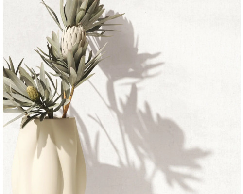 Dekorativa konstgjorda blommor i en vas