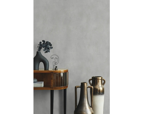 Dekorativa vaser och sidobord med dekorativa föremål