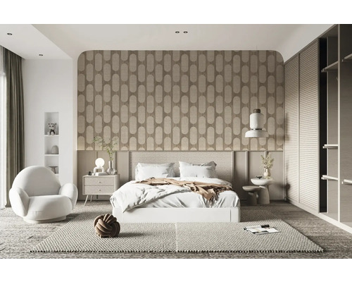 Sovrum med säng, sängbord, fåtölj och inredning i en ljus och modern design.