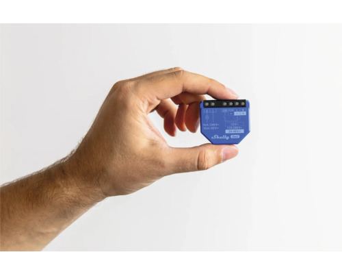 Shelly Gen3 Smart Home relä i handen