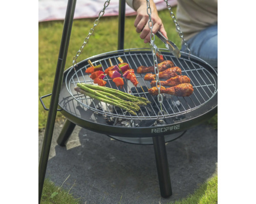 Treben grill med grillade produkter och inskriptionen RedFire