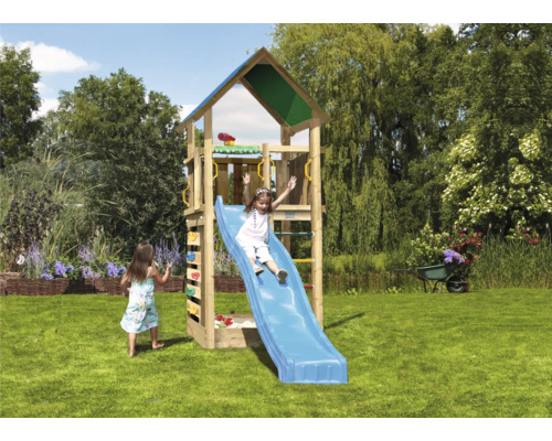 Lektorn med rutschkana i trädgården, barn leker