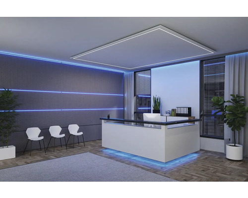 Reception med receptionsdisk, stolar och belysning