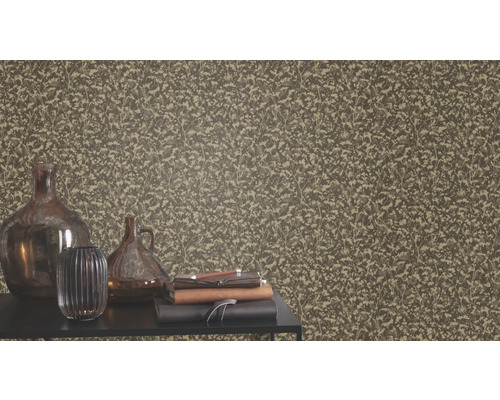 Tapet med bladmönster inomhus