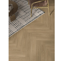 Golv med matta, stol och bord