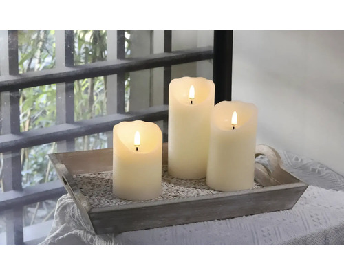 Dekorativa LED-ljus på en bricka