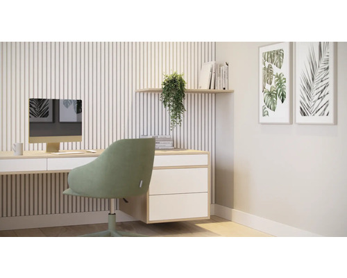 Kontorsscen med skrivbord, kontorsstol, dator, växt och väggdekoration för en arbetsatmosfär