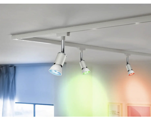 Taklampa med tre spotlights på en skena