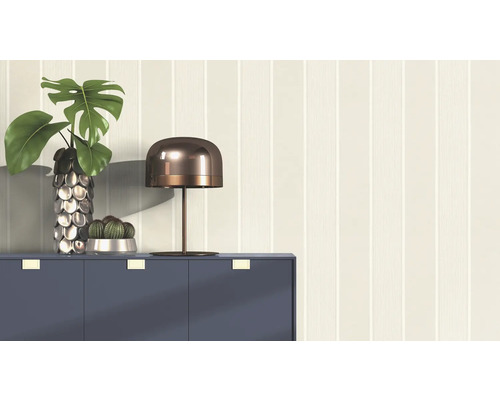 Dekorativ tapet med randigt mönster i interiör