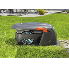 Gardena robotgräsklippare på gräsmatta