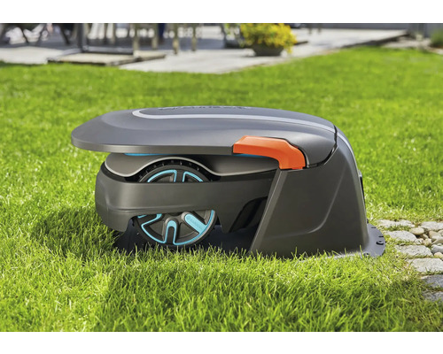 Gardena robotgräsklippare på gräsmatta