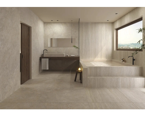 Ljust badrum med badkar, tvättställ och spegel för en modern design