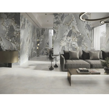 Vardagsrum med marmorvägg och klinkergolv för en modern rumdesign