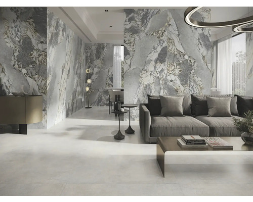 Vardagsrum med marmorvägg och klinkergolv för en modern rumdesign