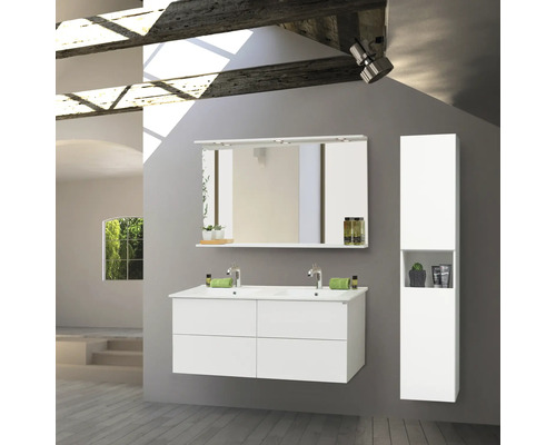 Badrumsmöbel med tvättställsskåp, spegel och högskåp