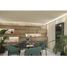 Modern matsal med trävägg, runt bord och gröna stolar