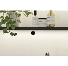 Dekorativa kosmetiska produkter från märket Meraki på en hylla med LED-belysning