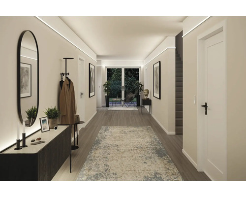 Entré med byrå, spegel, klädhängare och matta i ljus design