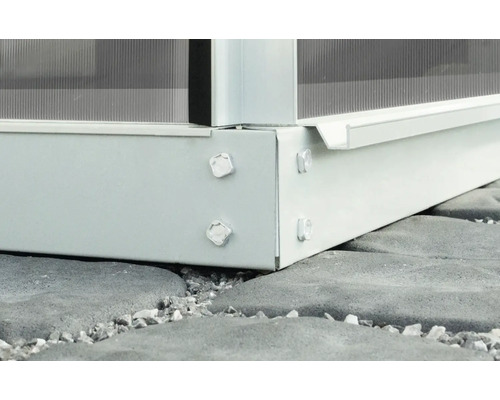 Detalj av växthus med aluminiumram och polykarbonatskivor